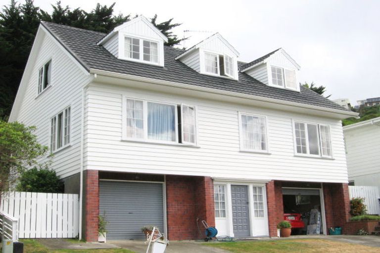 Photo of property in 16 Breton Grove, Kingston, Wellington, 6021