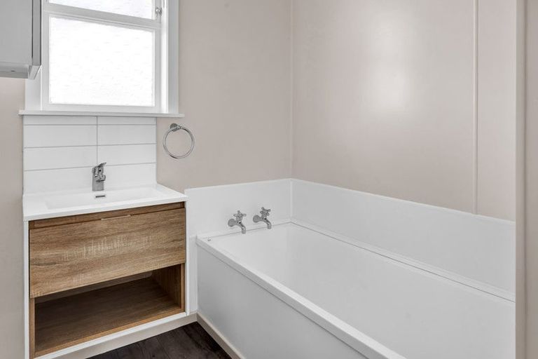 Photo of property in 11a Buchanan Place, Hawera, 4610