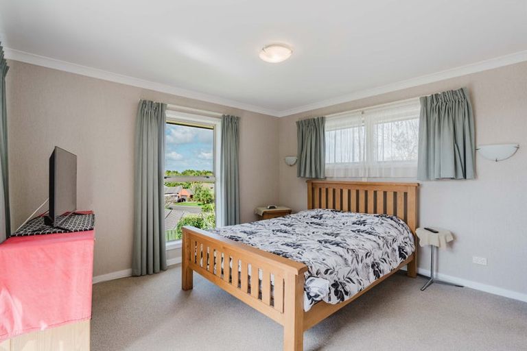 Photo of property in 82 Rototuna Road, Rototuna, Hamilton, 3210