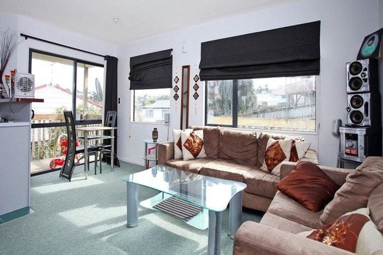 Photo of property in 97 Athena Drive, Totara Vale, Auckland, 0629