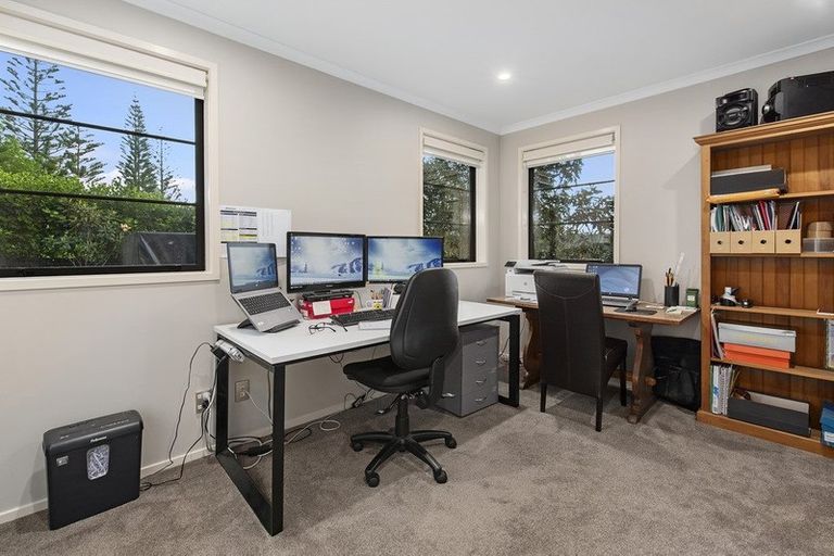 Photo of property in 214 Schnapper Rock Road, Schnapper Rock, Auckland, 0632