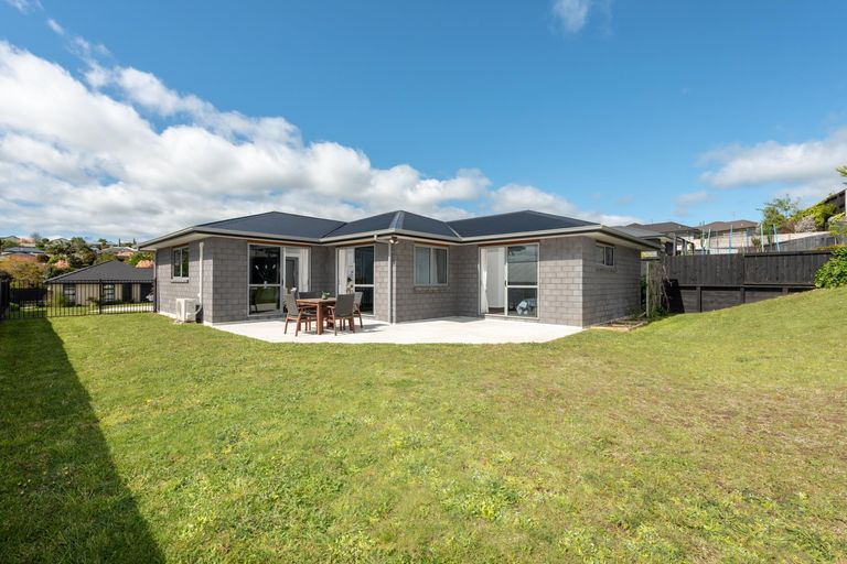 Photo of property in 21 Fairfax Crescent, Pyes Pa, Tauranga, 3112