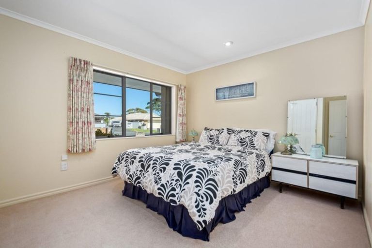 Photo of property in 28 Stableford Drive, Pyes Pa, Tauranga, 3112