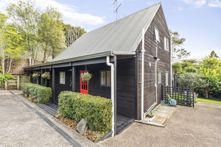 Photo of property in 1/121 Godley Road, Green Bay, Auckland, 0604