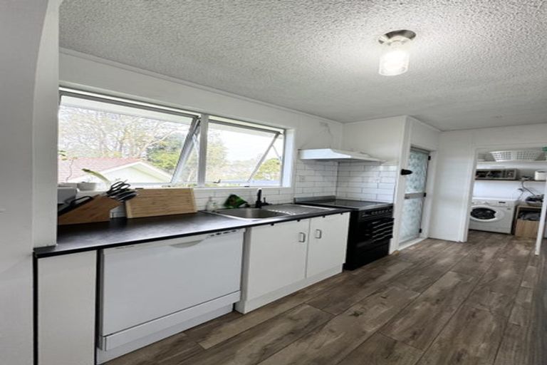 Photo of property in 6 Cottam Grove, Northcross, Auckland, 0632