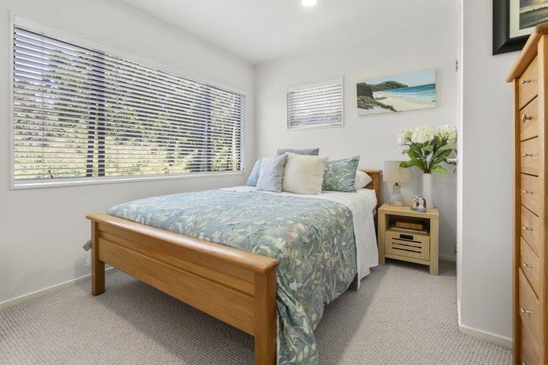 Photo of property in 1/27 Holdaway Avenue, Northcote, Auckland, 0627