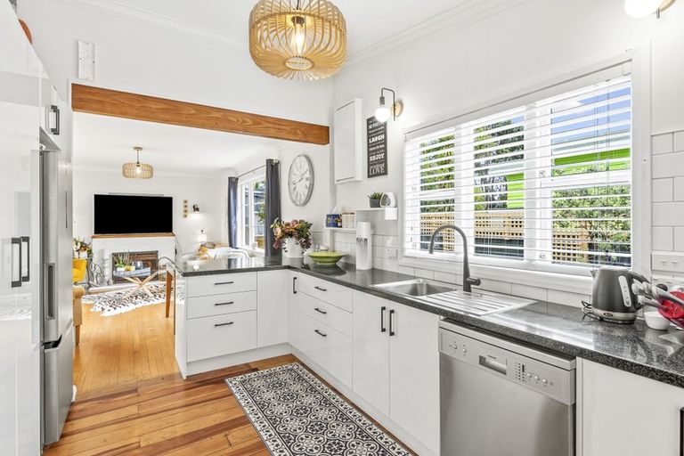 Photo of property in 14 Toi Street, Otaki Beach, Otaki, 5512