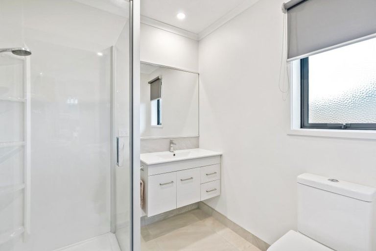 Photo of property in 18 Sycamore Drive, Sunnynook, Auckland, 0620