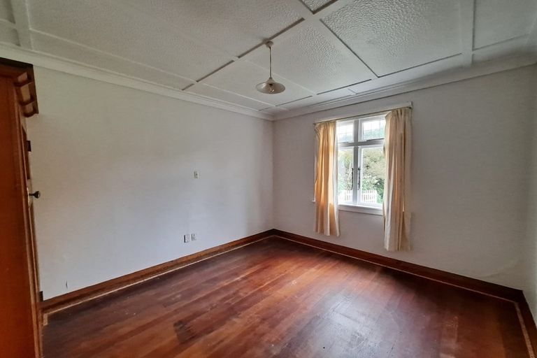 Photo of property in 22 Bracken Street, New Plymouth, 4310