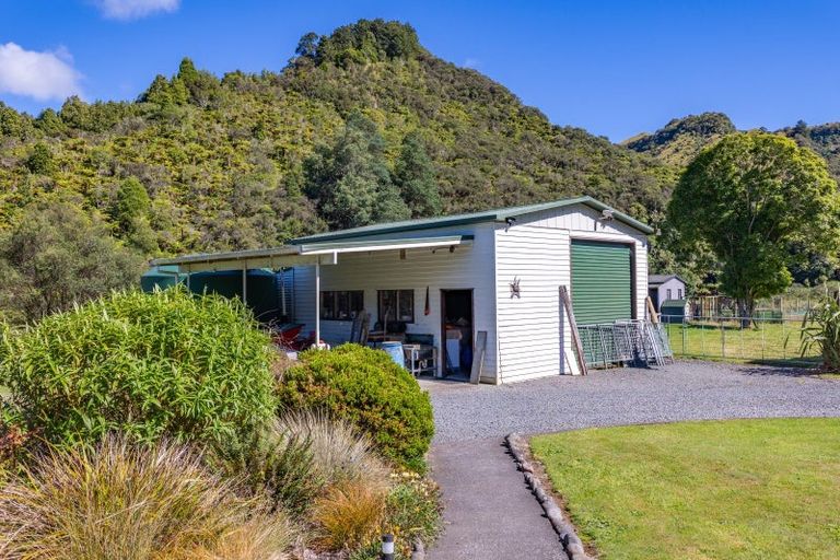 Photo of property in Ruatiti Cottage, 1693 Ruatiti Road, Ruatiti, Raetihi, 4696