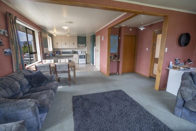 Photo of property in 42 Westmere Place, Manapouri, 9679