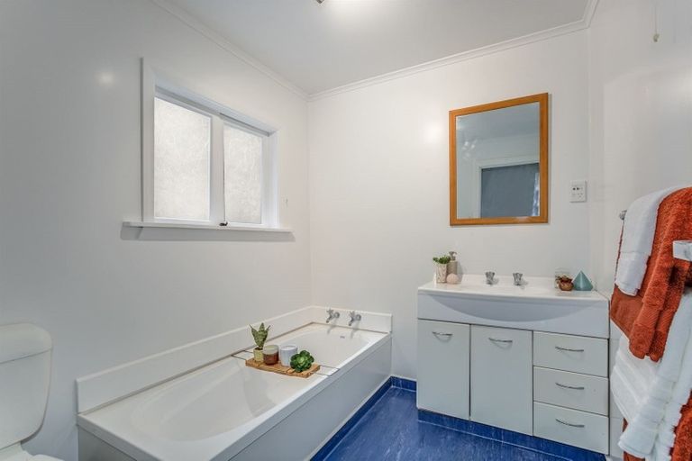 Photo of property in 78 Airlie Road, Plimmerton, Porirua, 5026