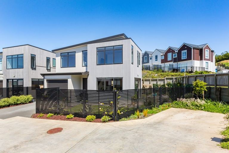 Photo of property in 2 Skysail Lane, Whitby, Porirua, 5024