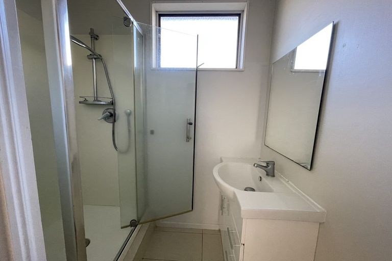 Photo of property in 1/12 Tonar Street, Northcote, Auckland, 0627