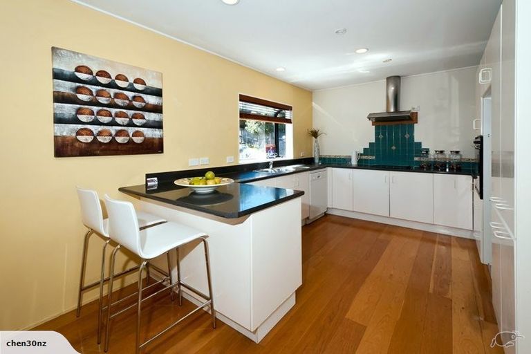 Photo of property in 52 Carlisle Road, Browns Bay, Auckland, 0630