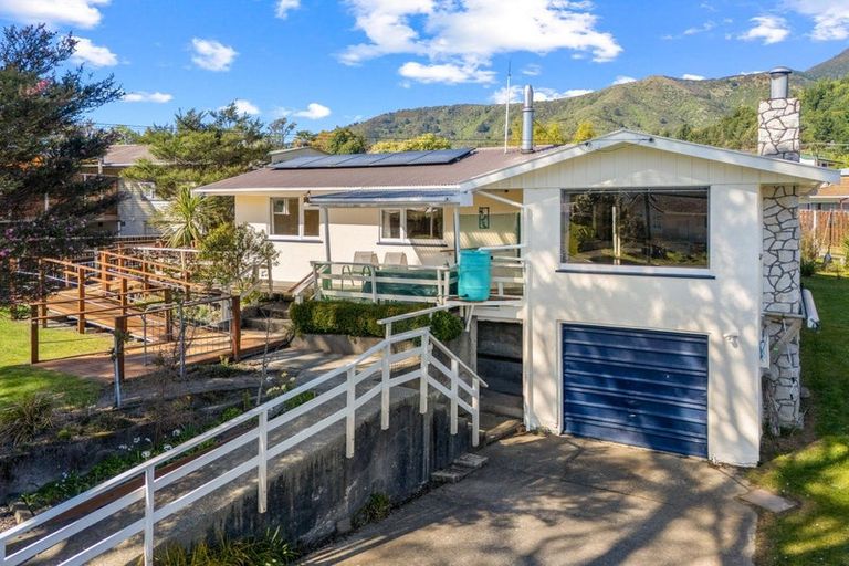 Photo of property in 83 Hampden Street, Picton, 7220