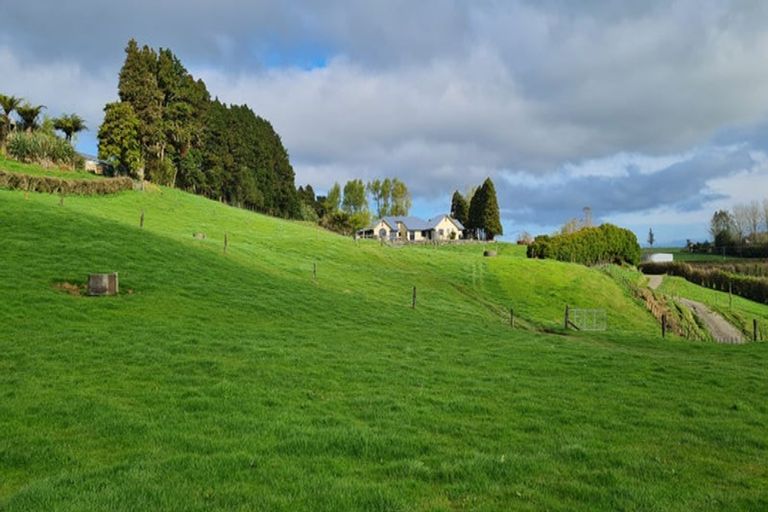 Photo of property in 311 Croydon Road, Midhirst, Stratford, 4394