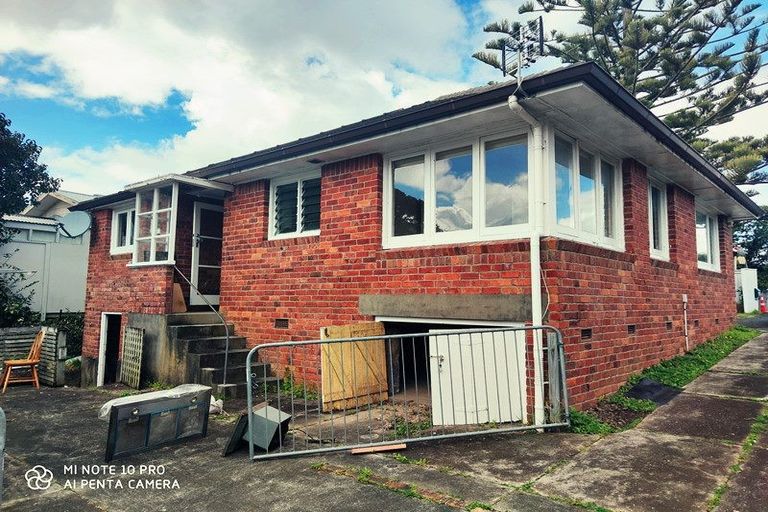 Photo of property in 31 Onewa Road, Northcote, Auckland, 0627