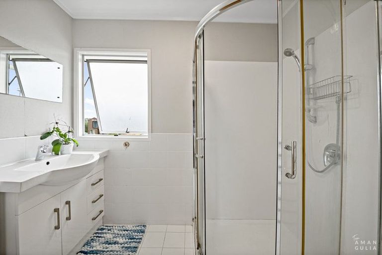 Photo of property in 1b Glenbury Place, Massey, Auckland, 0614