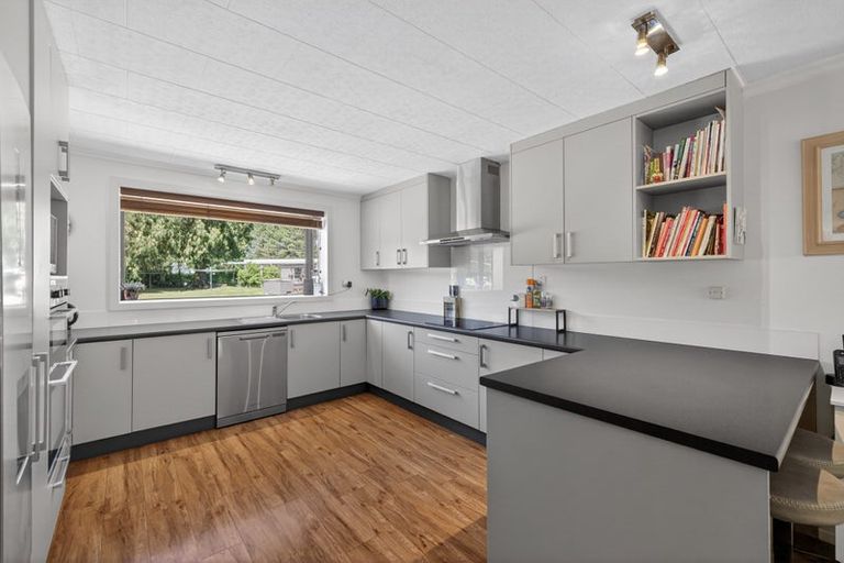 Photo of property in 32 Scarlet Oak Drive, West Melton, Christchurch, 7676