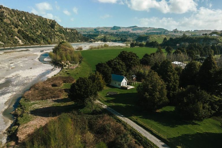 Photo of property in 216 Rowes Road, Hunterville, 4785