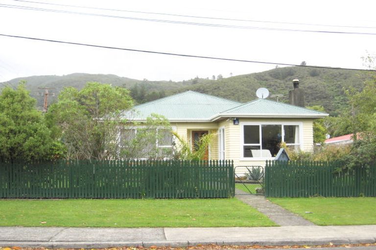 Photo of property in 1 Kopara Grove, Stokes Valley, Lower Hutt, 5019