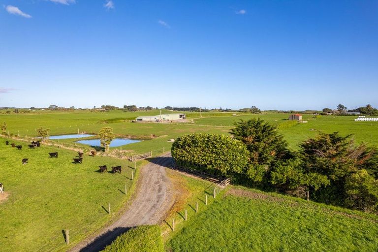 Photo of property in 306 Pungarehu Road, Pungarehu, 4685