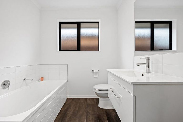 Photo of property in 35 Tara Crescent, Woodend, 7610