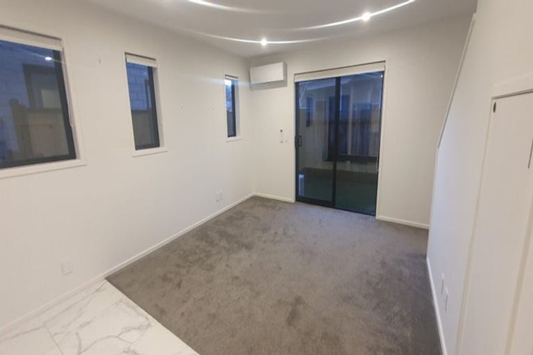 Photo of property in 2/10 Avery Grove, Boulcott, Lower Hutt, 5011