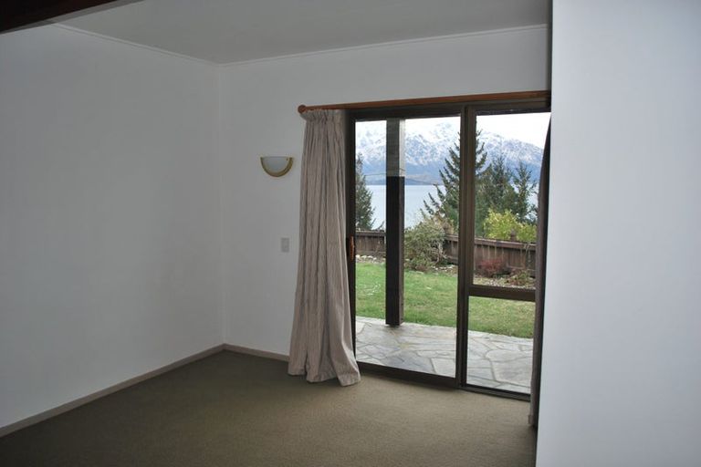 Photo of property in 28 Mckerrow Place, Sunshine Bay, Queenstown, 9300