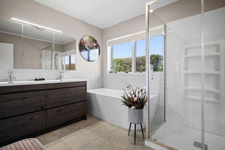 Photo of property in 590 Clevedon Kawakawa Road, Clevedon, Papakura, 2585