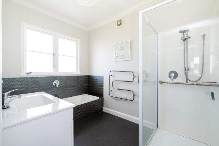 Photo of property in 114 Thompson Road, Bluff Hill, Napier, 4110