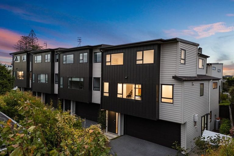 Photo of property in 4d Fowler Street, Northcote, Auckland, 0627