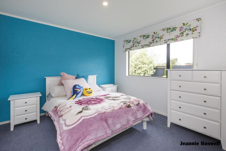 Photo of property in 20 Aspen Way, Kelvin Grove, Palmerston North, 4414