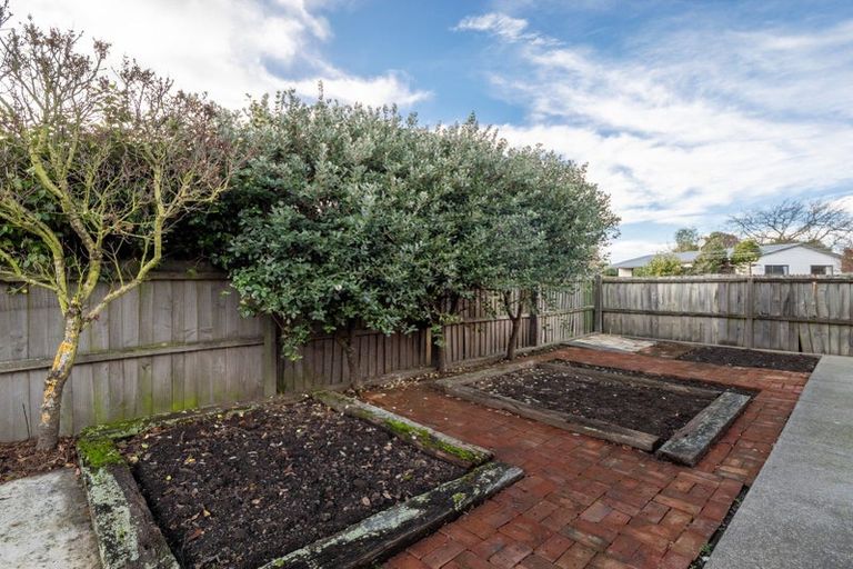 Photo of property in 2/27 Oakhampton Street, Hornby, Christchurch, 8042