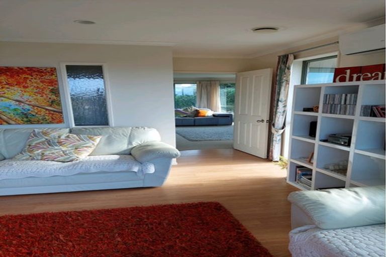 Photo of property in 54 Roberta Crescent, Orewa, 0931