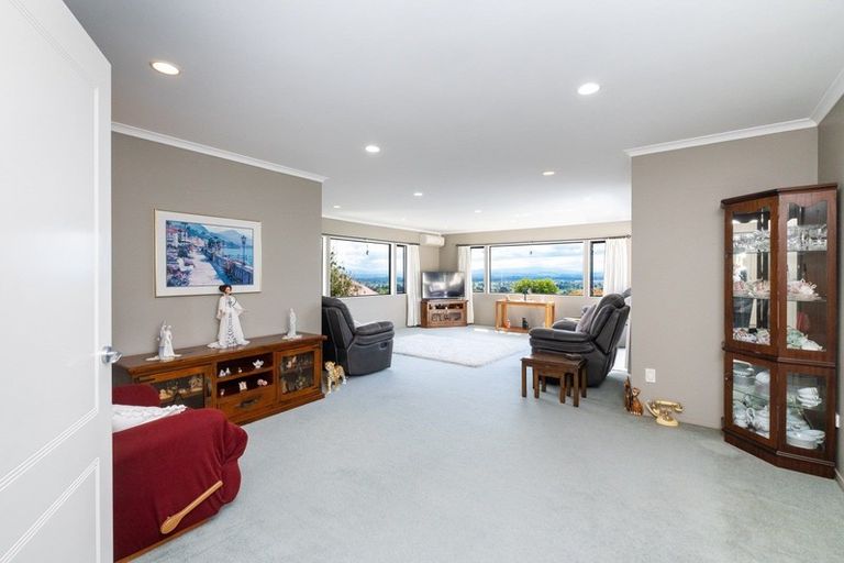 Photo of property in 2 Hikanui Place, Havelock North, 4130