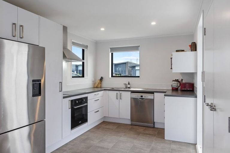 Photo of property in 99 Battalion Drive, Papakura, 2110