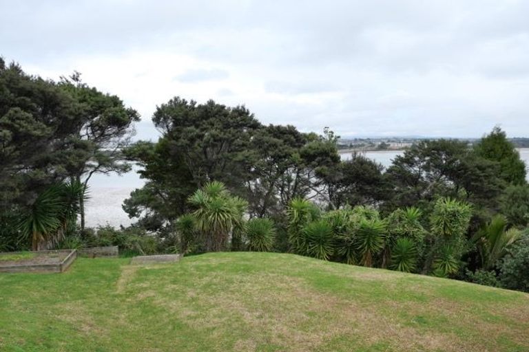 Photo of property in 32 Marae Road, Greenhithe, Auckland, 0632