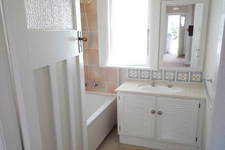 Photo of property in 46 Brooklands Road, Brooklands, New Plymouth, 4310