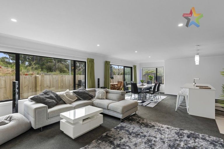 Photo of property in 15 Te Awa Rere Grove, Stokes Valley, Lower Hutt, 5019