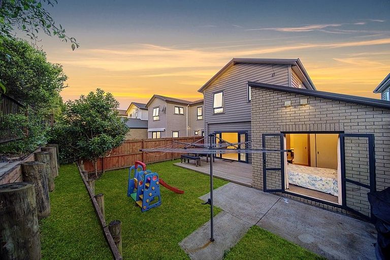 Photo of property in 18 Taiaapure Street, Weymouth, Auckland, 2103