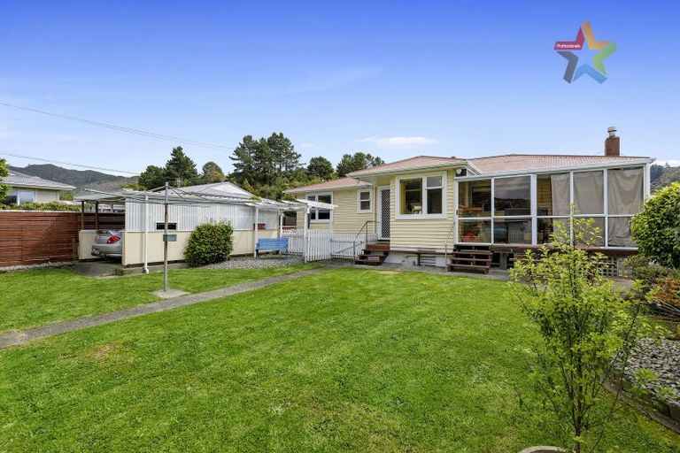 Photo of property in 337 George Street, Stokes Valley, Lower Hutt, 5019