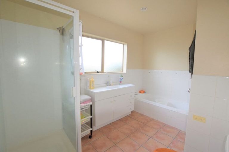Photo of property in 1/17 Charlenne Close, Ranui, Auckland, 0612