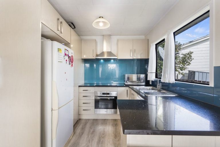 Photo of property in 6 Katrina Place, Massey, Auckland, 0614