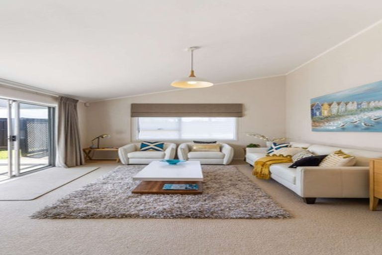 Photo of property in 1/17 Bain Place, Bucklands Beach, Auckland, 2014
