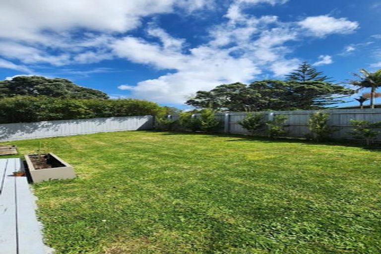 Photo of property in 10 Nandana Drive, Glen Eden, Auckland, 0602