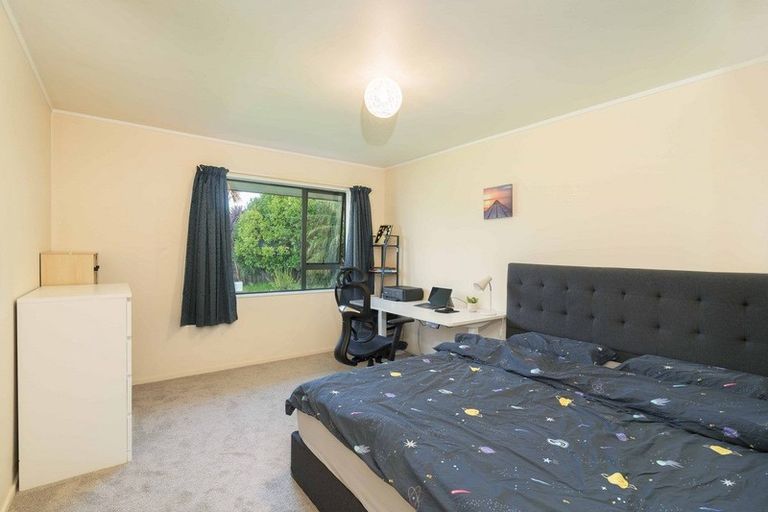 Photo of property in 8 Frank Bunce Grove, Flat Bush, Auckland, 2019