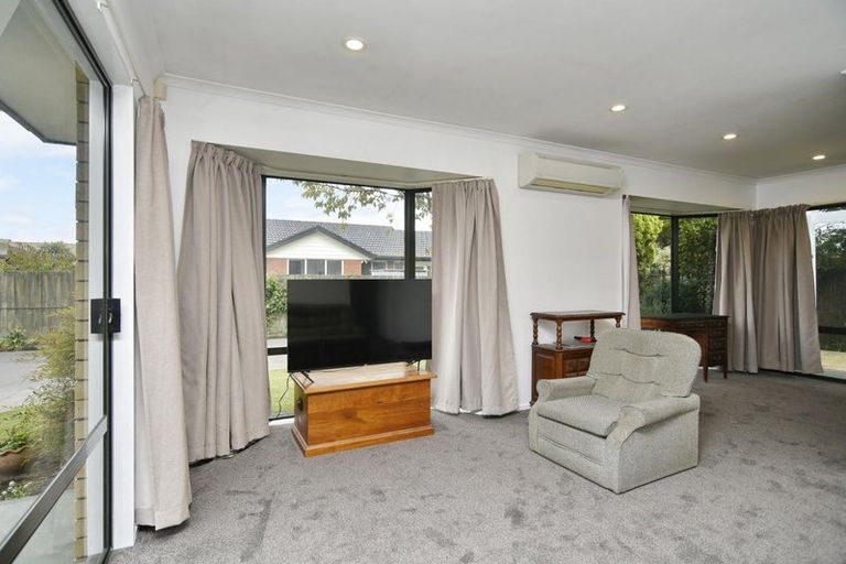 Photo of property in 10a Ronald George Place, Parklands, Christchurch, 8083