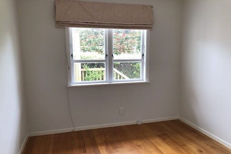 Photo of property in 4 La Trobe Street, Pakuranga Heights, Auckland, 2010